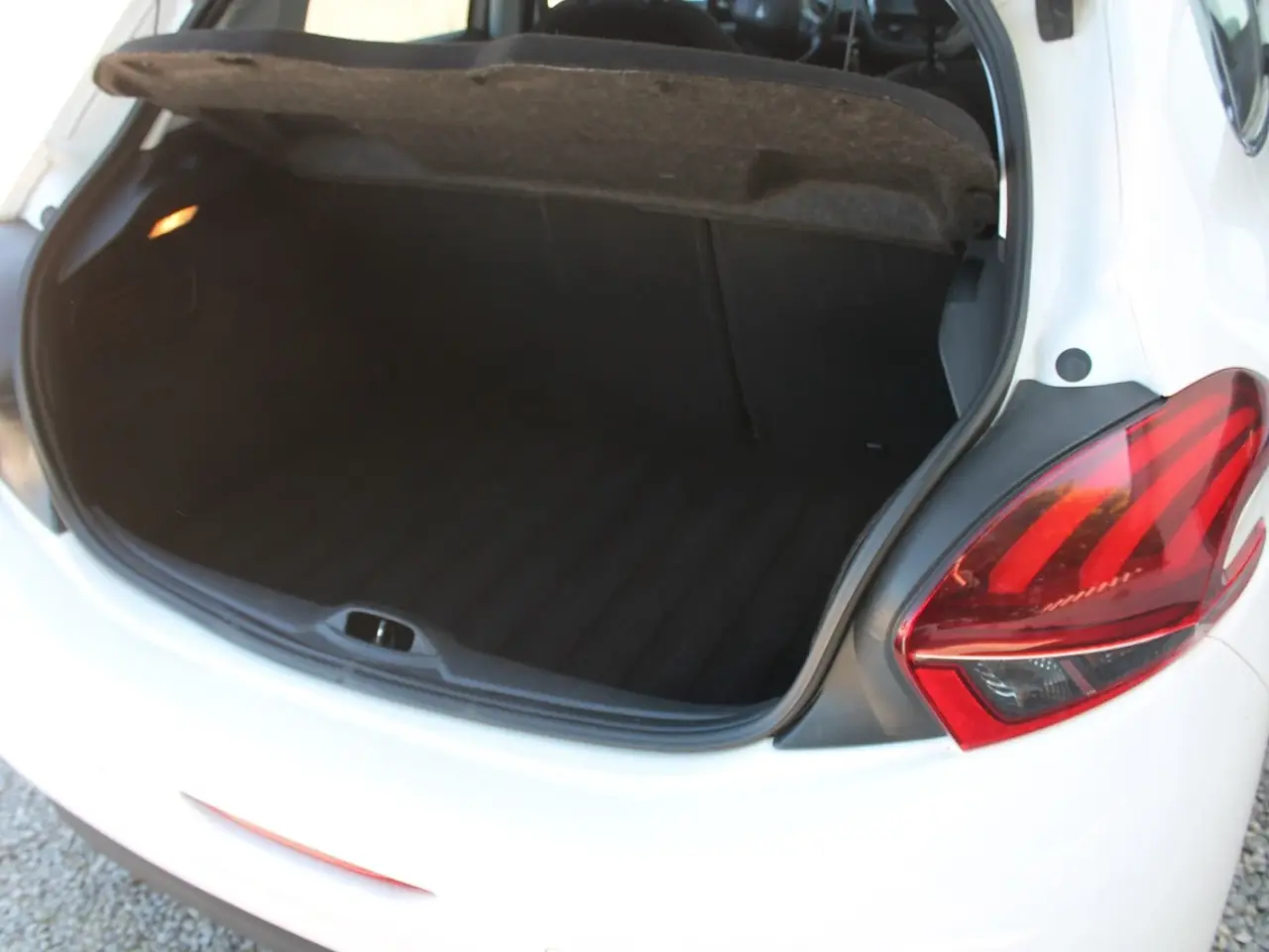 Billede 5 - Peugeot 208 1,5 BlueHDi 100 Prestige Sky