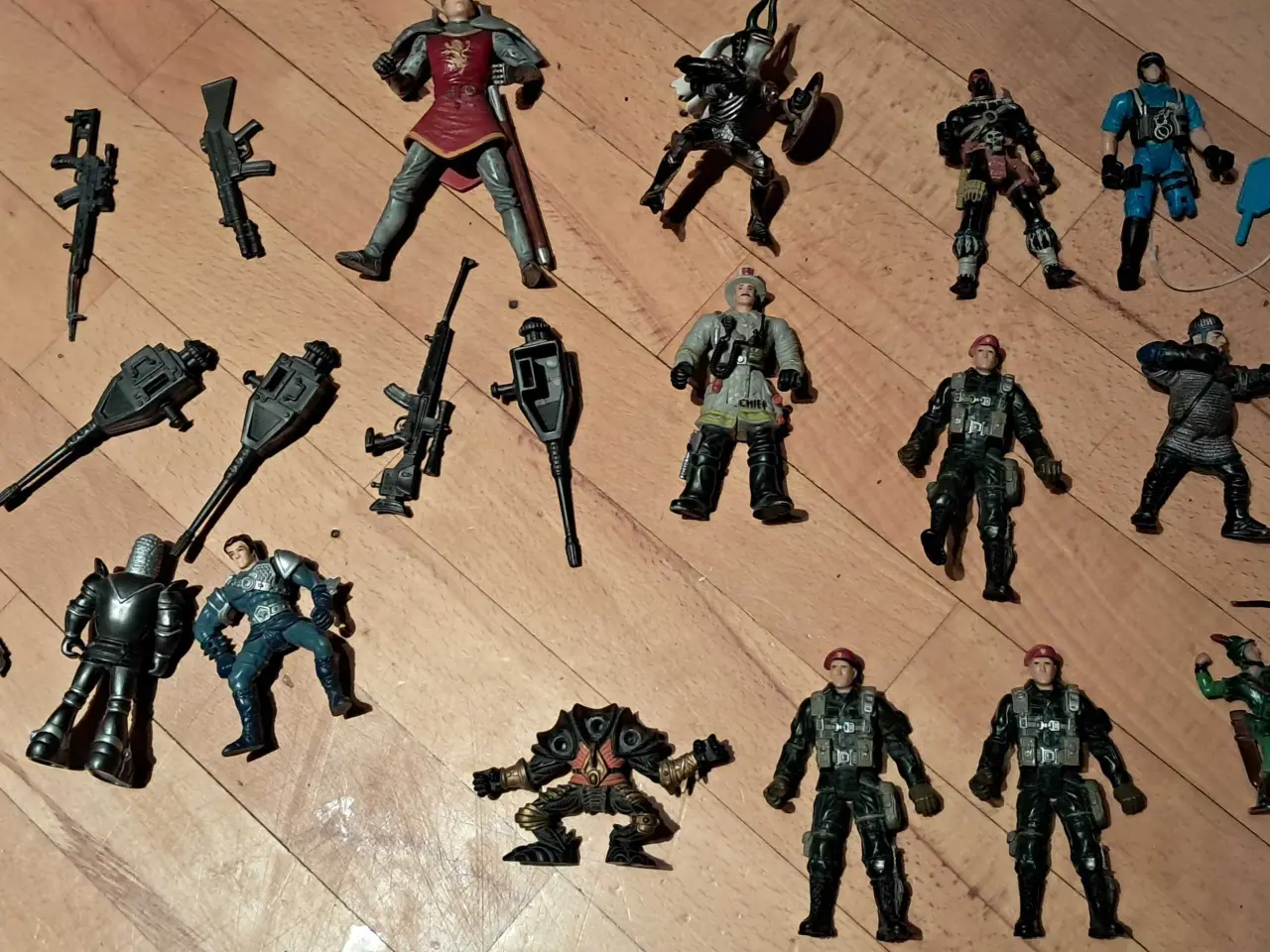 Billede 1 - Figurer af ukendt type 