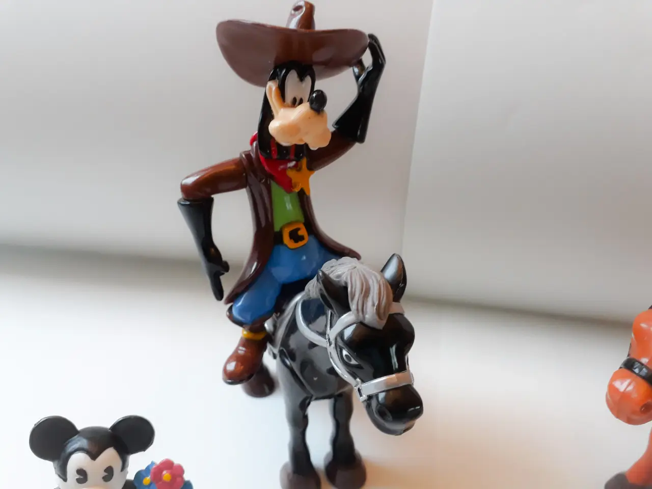 Billede 3 - Mickey Bog og 7 Figurer