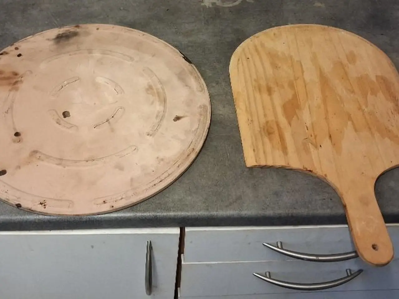 Billede 2 - Pizzasten med træspade til gasgrill.
