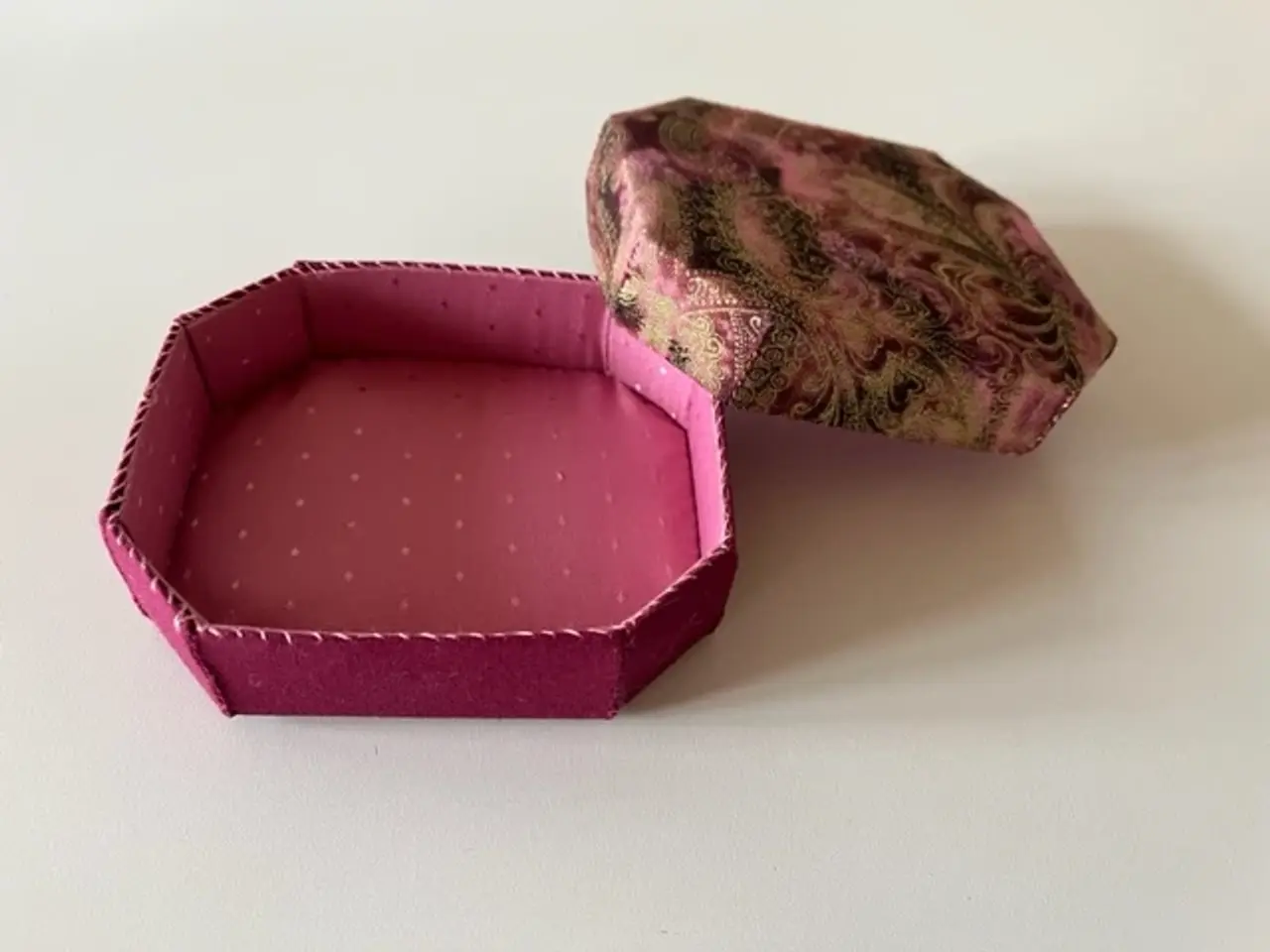 Billede 6 - Æske syet i patchwork