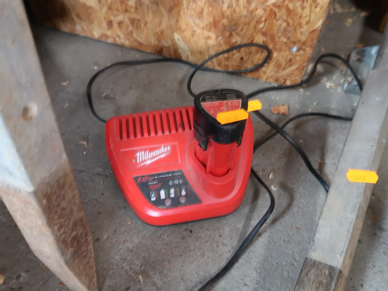 Billede 1 - Lader samt batteri MILWAUKEE