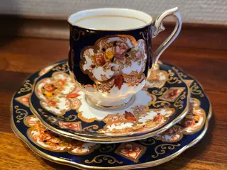 Elegant Royal Albert Bone China Heirloom kaffekop 