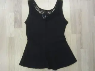 Str. XS, sort elastisk top m. blonder