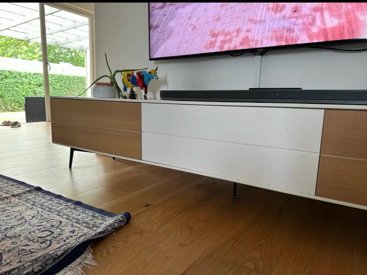 Billede 2 - Massiv tv bænk fra Boconcept