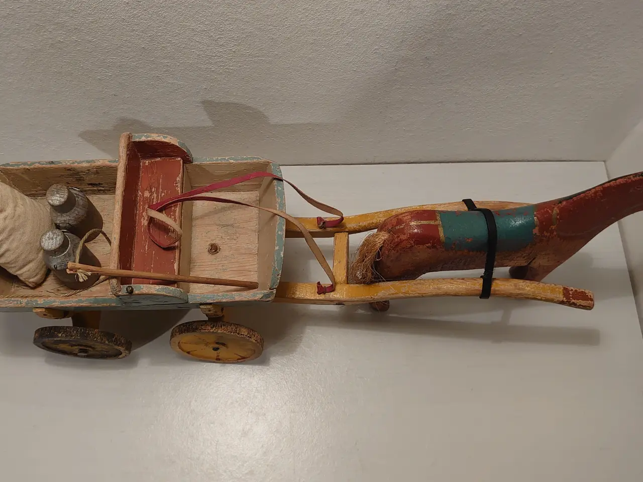 Billede 3 - Fængselslegetøj: Vogn med hest. Ca 1930. L 50cm