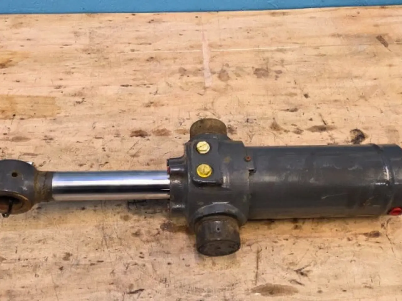 Billede 2 - New Holland LB115B Cylinder 90488673