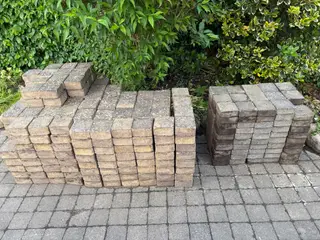 1600 Herregårdssten bortgives