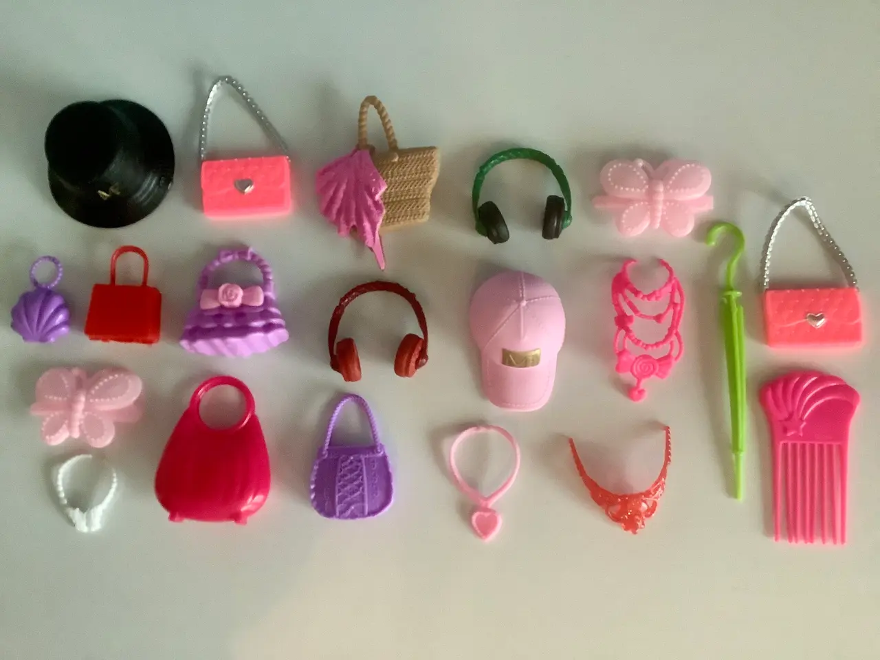 Billede 1 - Barbie tasker,hovedtelefoner m.m.