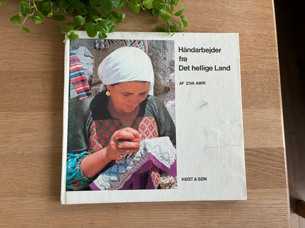 Billede 1 - Håndarbejder fra Det Hellige Land af Ziva Amir