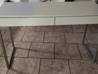 Skrivebord / sminkebord