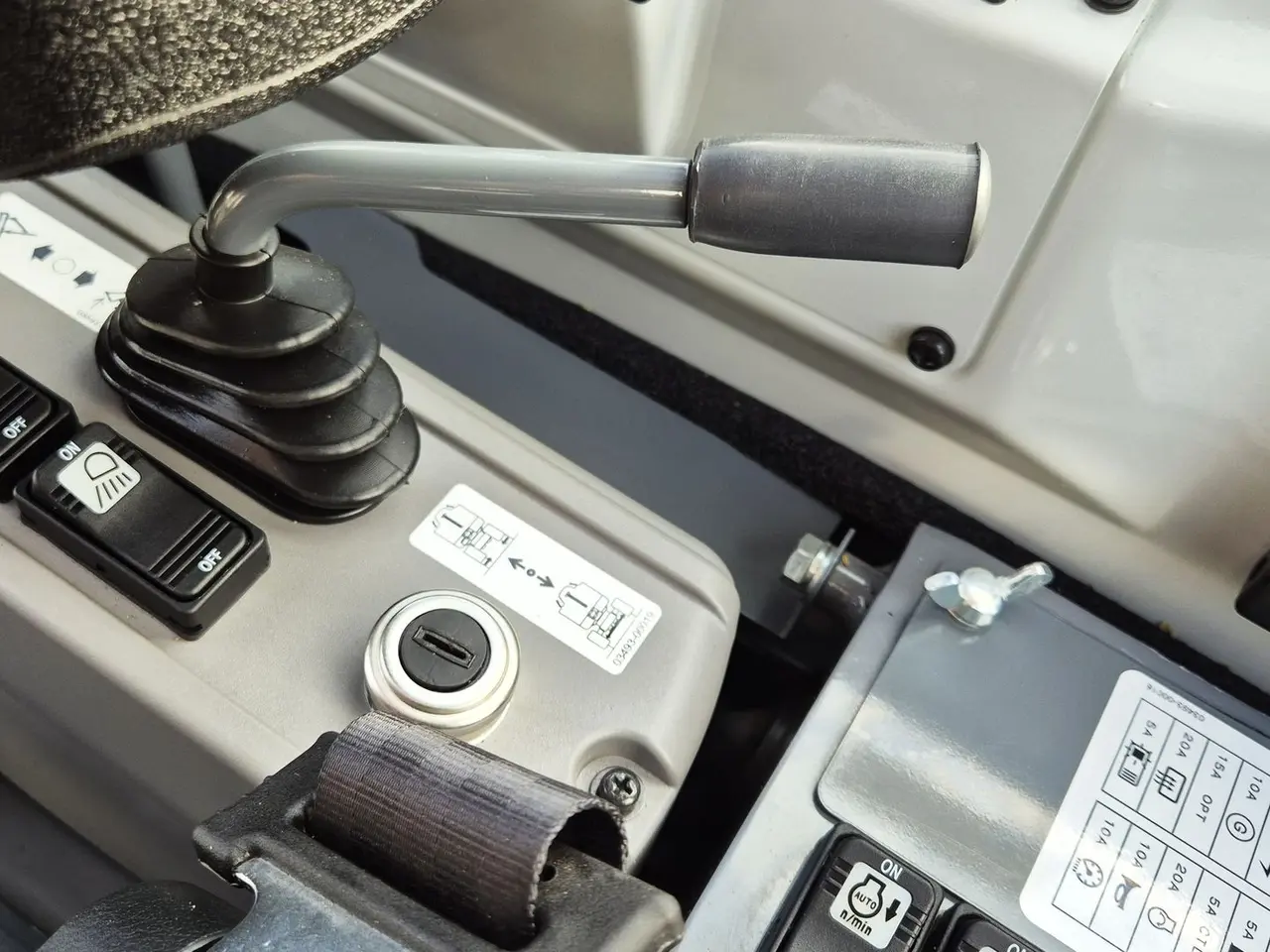 Billede 21 - Takeuchi TB225 / Fabriksny - 2025 / Engcon rotortilt og skovlpakke