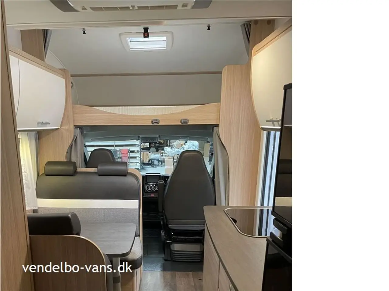 Billede 18 - 2019 - SunLight A 68 EN EJERS - Praktisk familecamper med køjer, 6 sele -og sovepladser - variabel garage