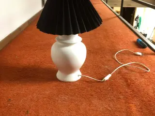 2 bordlamper i hvid keramik