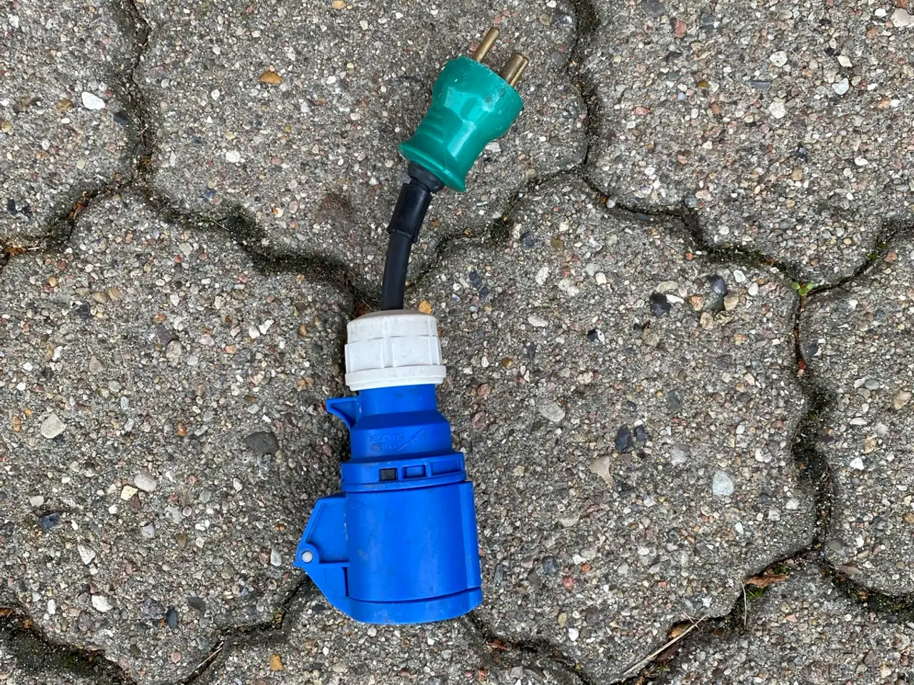 Billede 1 - Adapter fra DK-stik til CEE.