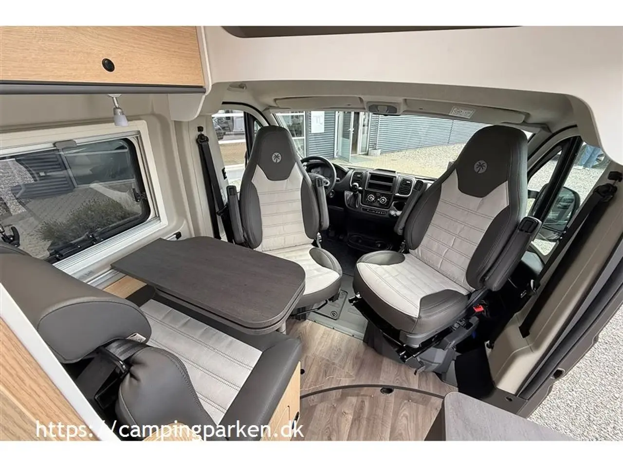 Billede 4 - 2025 - SunLight Sunlight campervan i Adventure, under 6 meter, sort metallic, automatgear og meget udstyr!