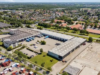 Lager til leje i Odense – 1 986 m² med slusehuse og porte i niveau