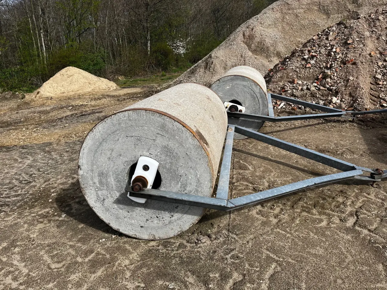 Billede 3 - Agerskov cement tromle
