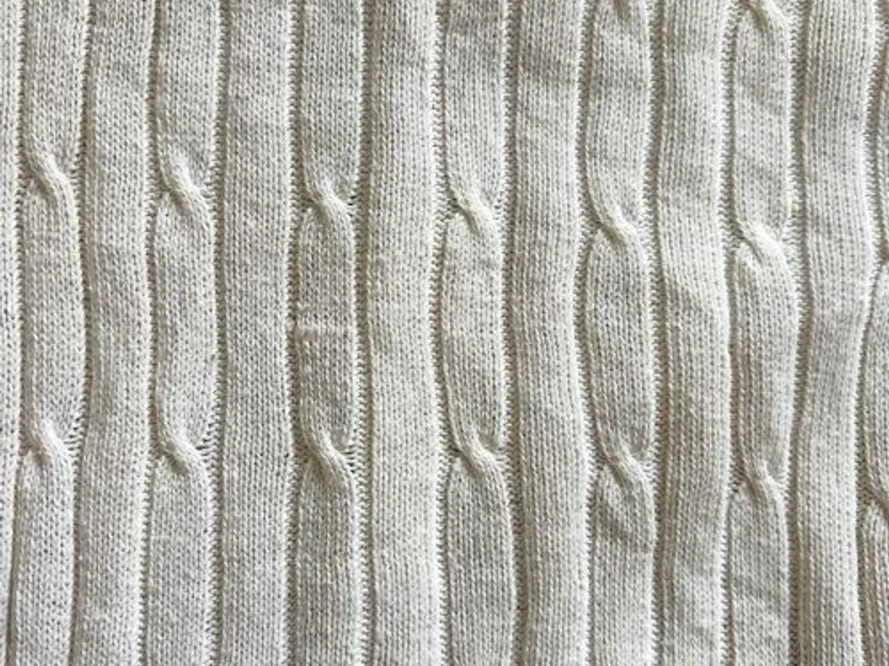 Billede 3 - Tennis-sweater med snoninger. Str. 46-48.