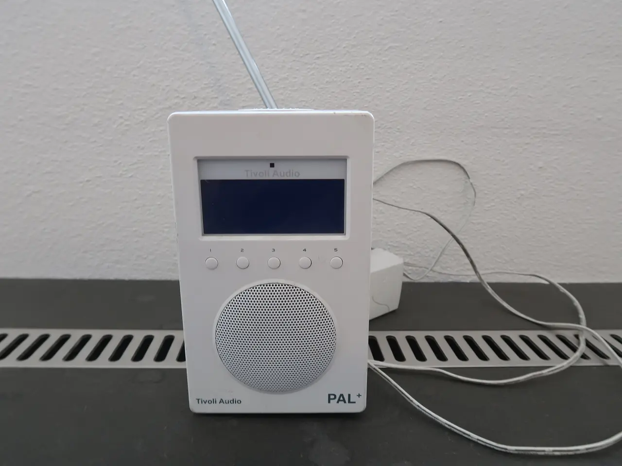 Billede 1 - Tivoli Audio Pal+ DAB radio