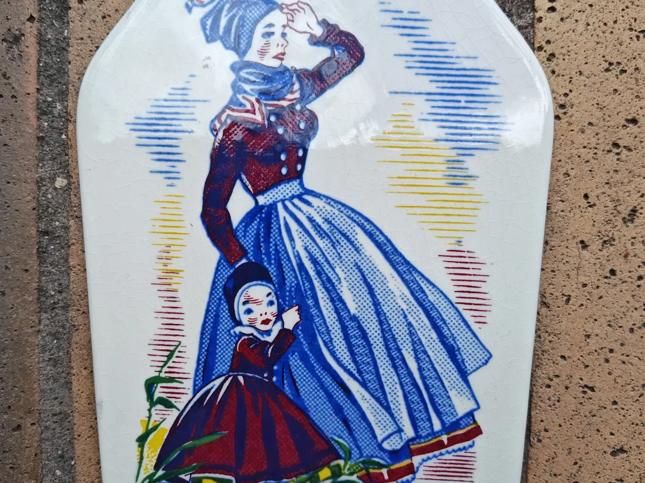 Billede 1 - Fanø relief platte smørrebræt fanødragt