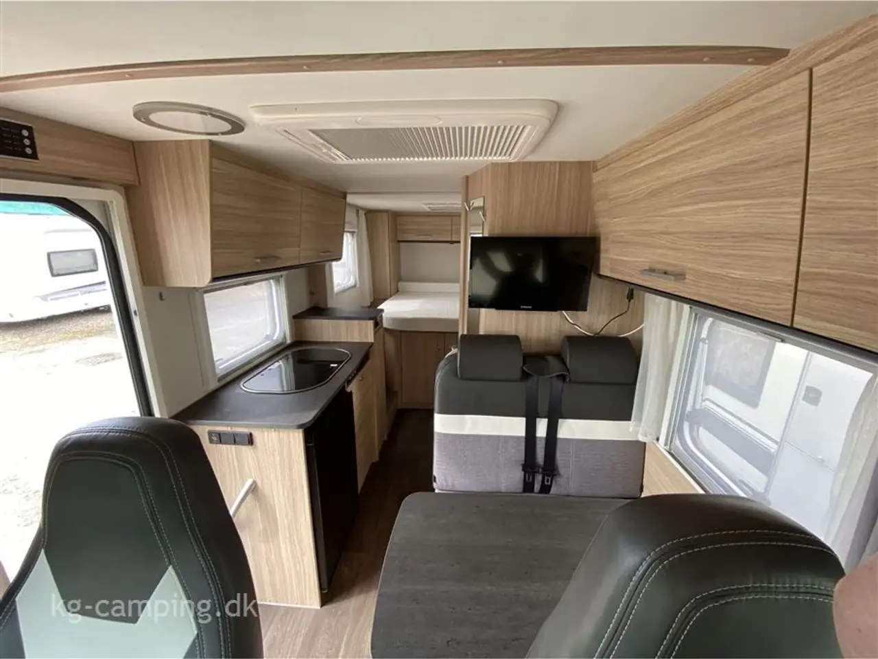 Billede 13 - 2021 - SunLight VAN V67S   Velholdt autocamper med fritstående dobbeltseng