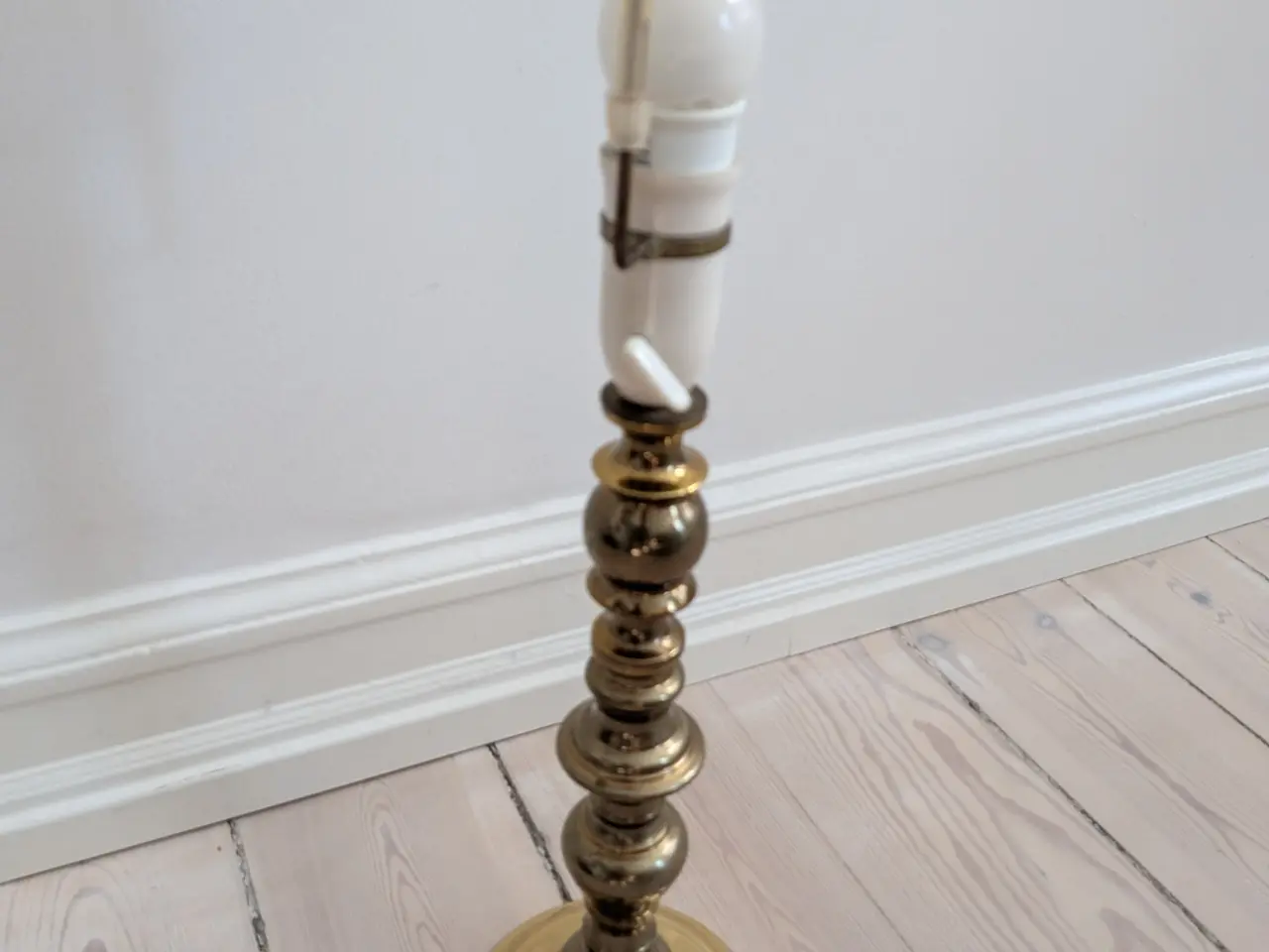Billede 4 - Retro messing bordlampe med stofskærm