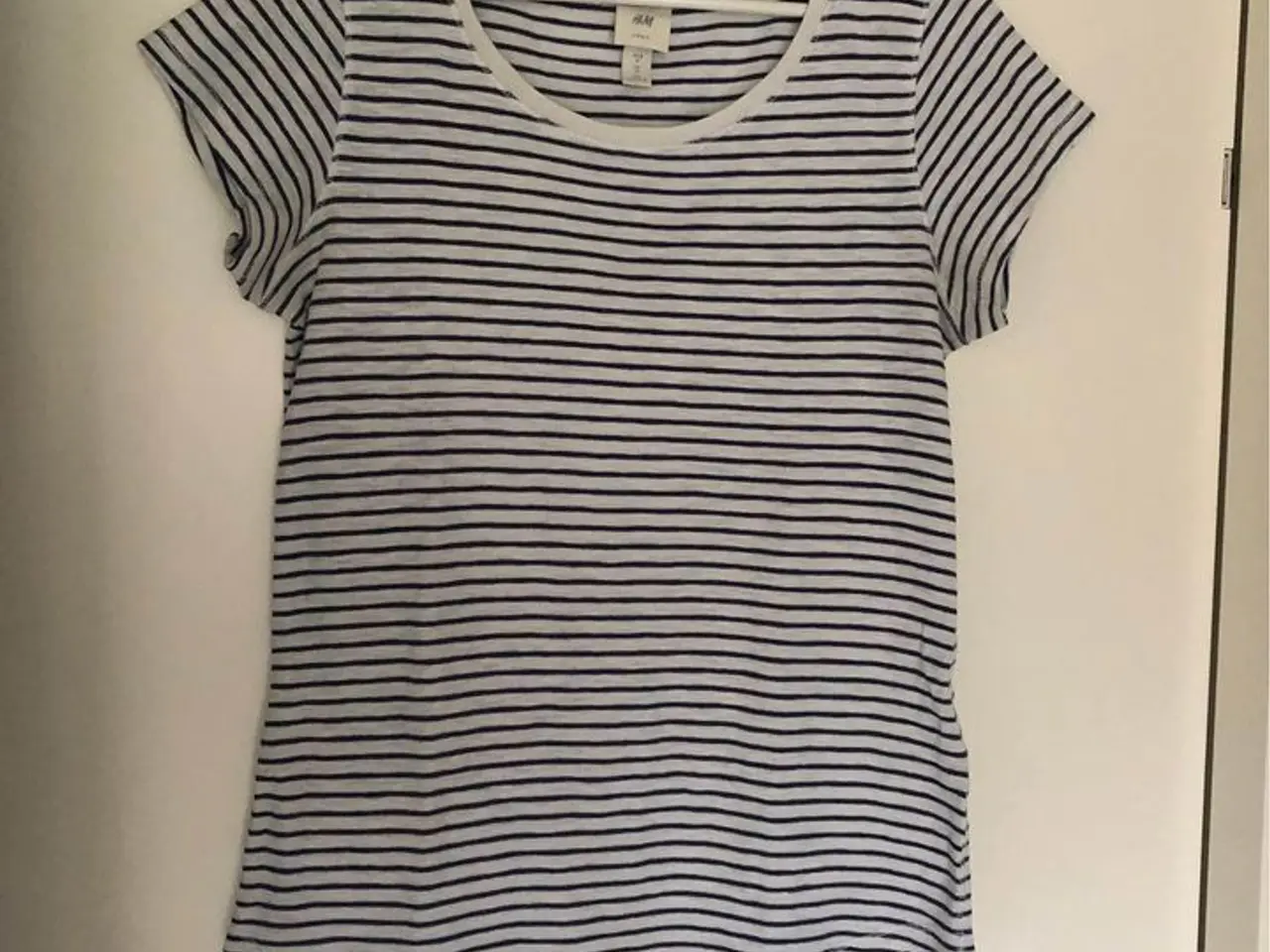Billede 1 - H&M T-shirt - Str. M