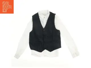 Vest og hvid skjorte fra Name It (str. 146)