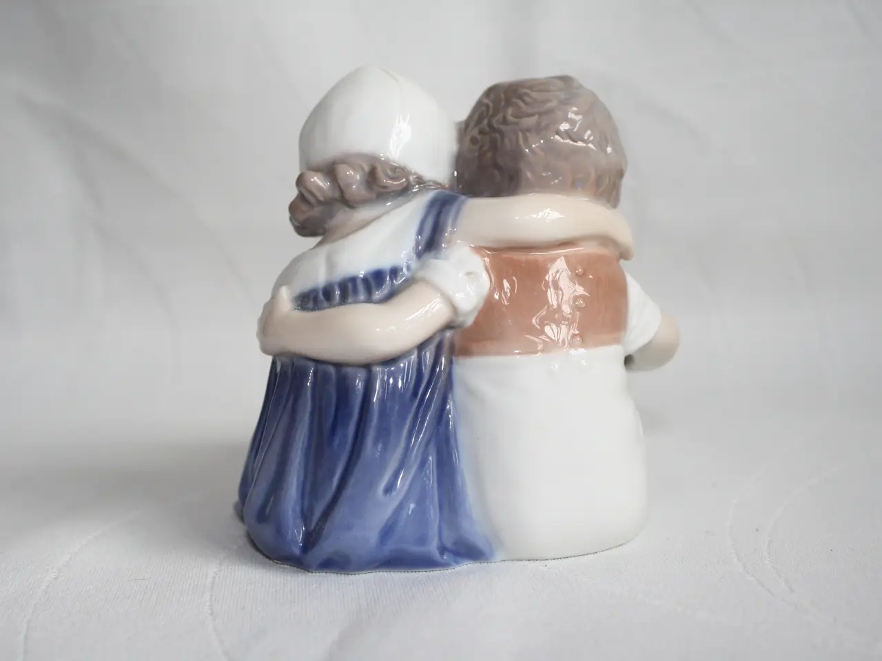 Billede 4 - Læsende børn. Figur fra Bing og grøndahl