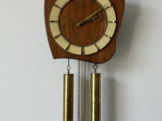 Vægur med timeslag