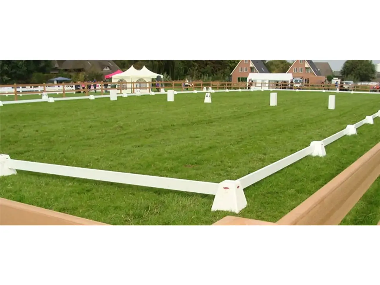 Billede 1 - Dressurarena 20x40 med PVC kegler