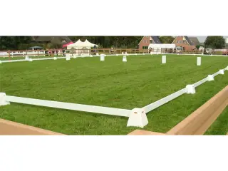 Dressurarena 20x40 med PVC kegler