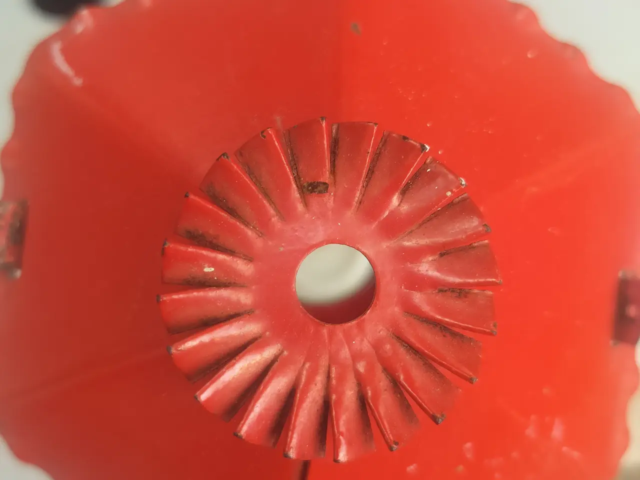 Billede 5 - Rød Gdr lampe med smuk patina