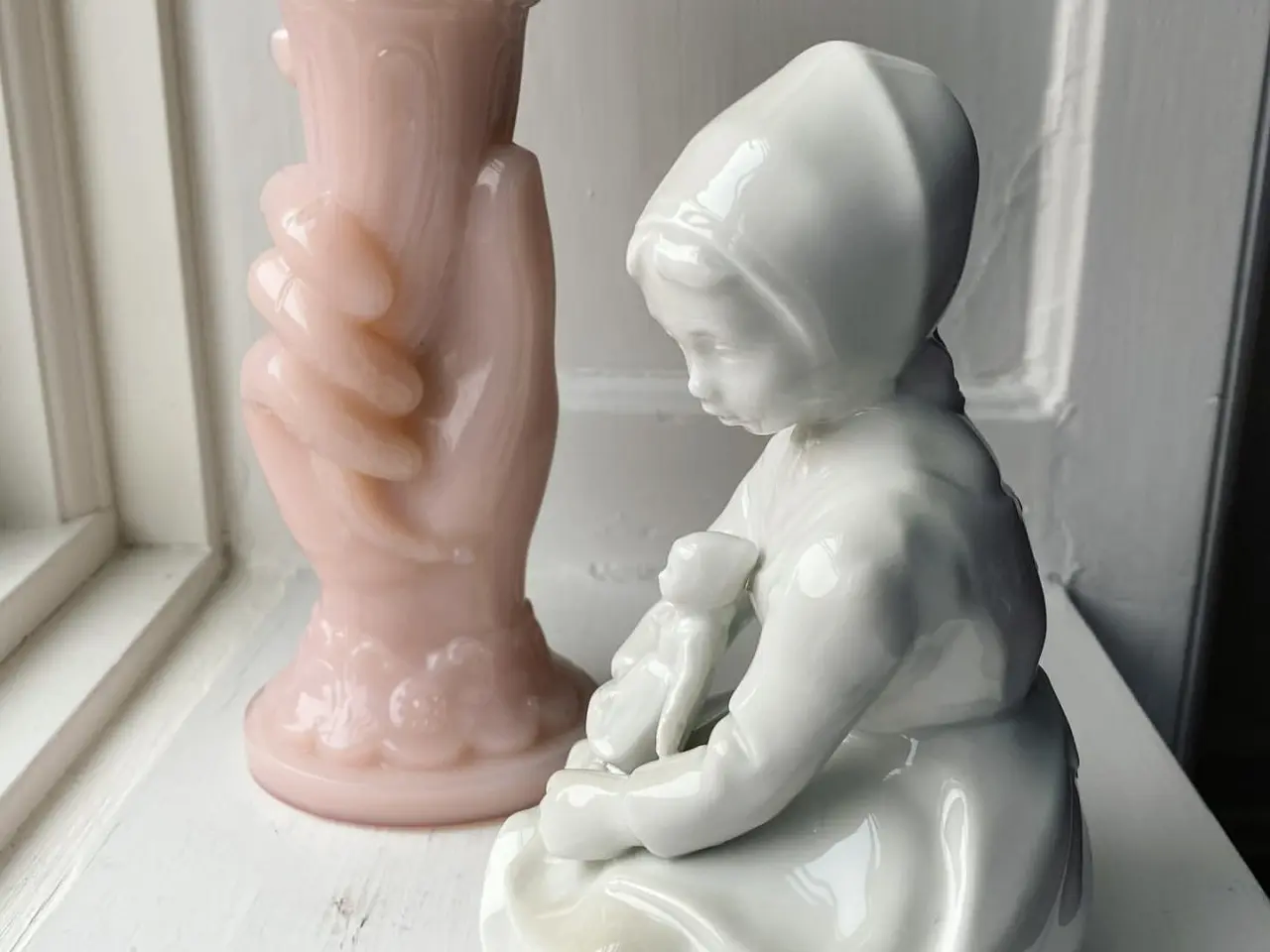 Billede 3 - Porcelænsfigur fra GDR, pige med dukke, NB