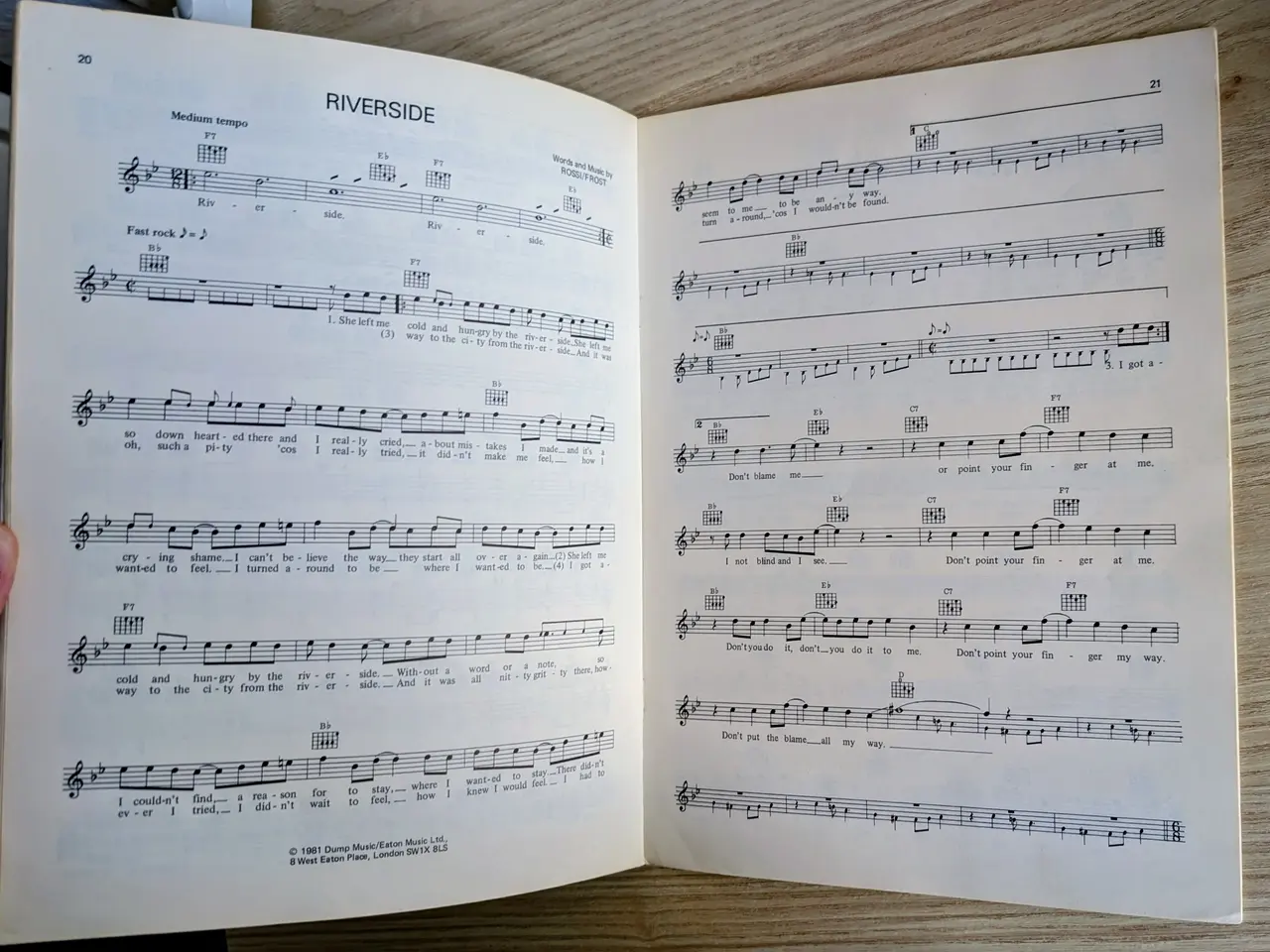 Billede 3 - Status Quo - "Never Too Late", Sjældent nodehæfte!