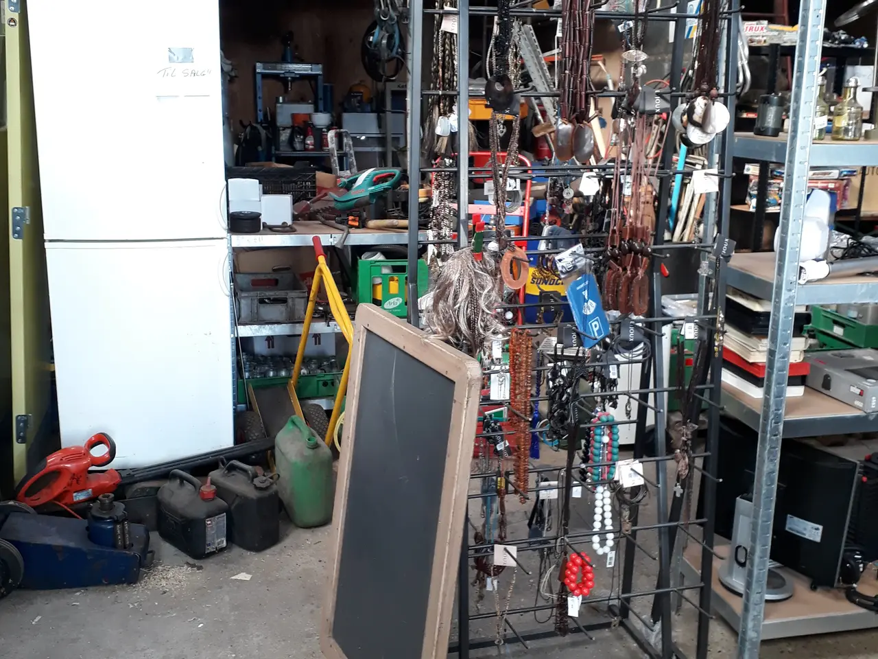 Billede 4 - Diverse Smykker sorteret i plast kasser.