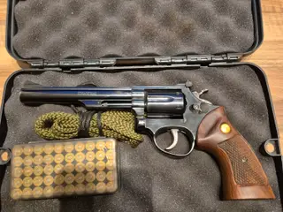 Flot kvalitets kopi af S & W 586 grov revolver 357