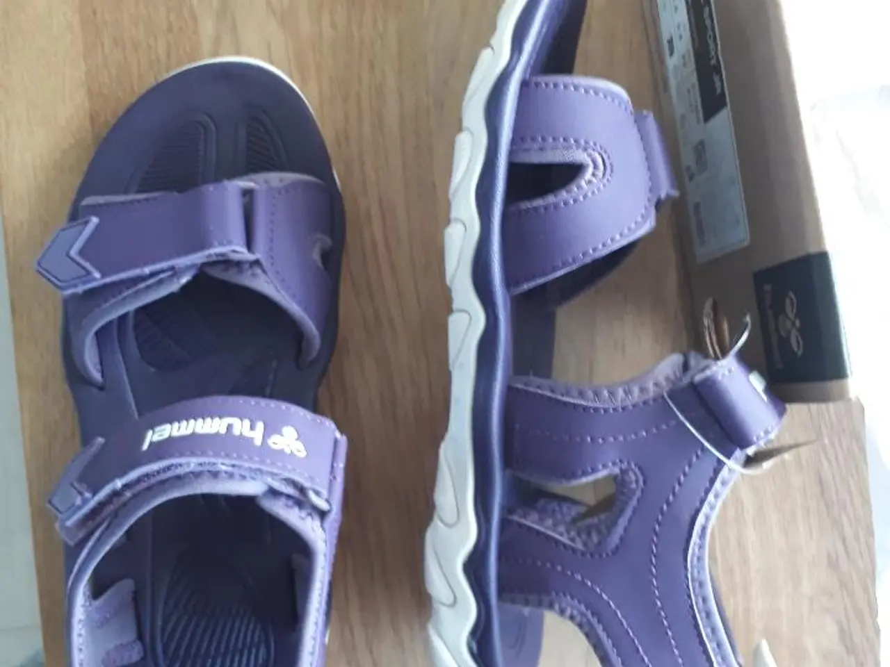 Billede 5 - Flot lilla sandal fra Hummel