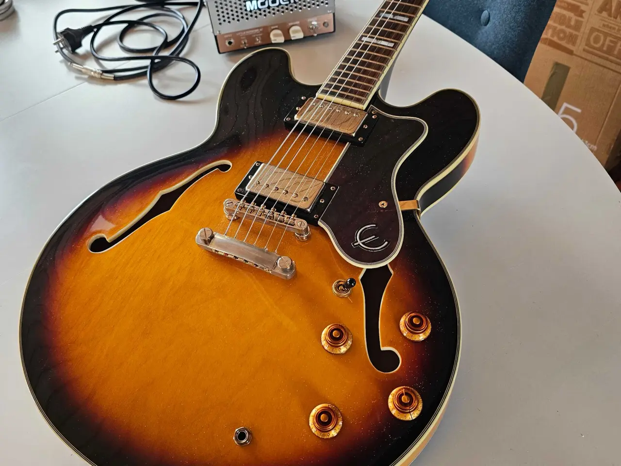 Billede 1 - Flot guitar til salg