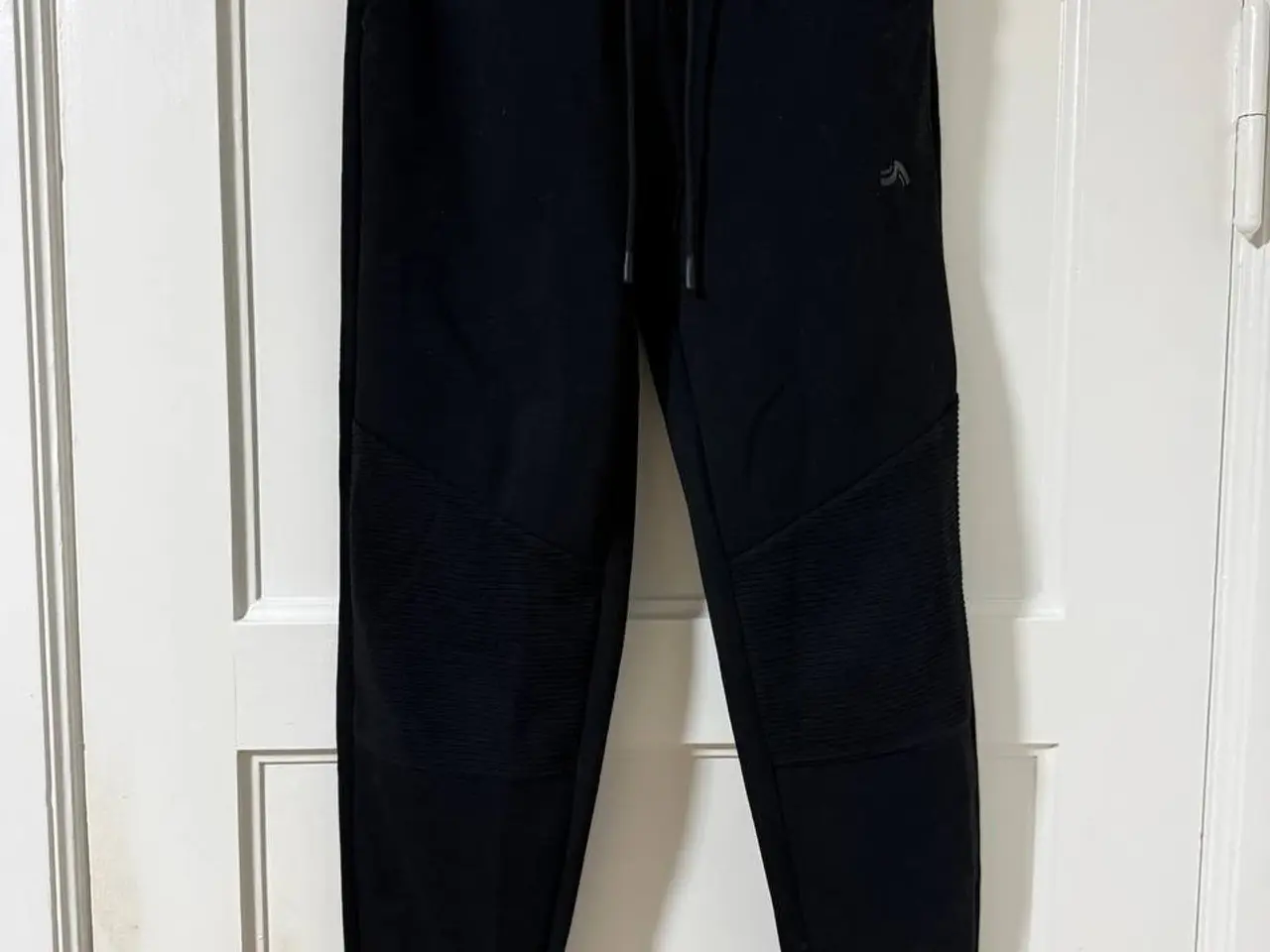 Billede 1 - Sorte sweatpants med detaljer – komfort & stil