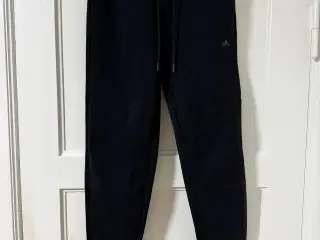 Sorte sweatpants med detaljer – komfort & stil
