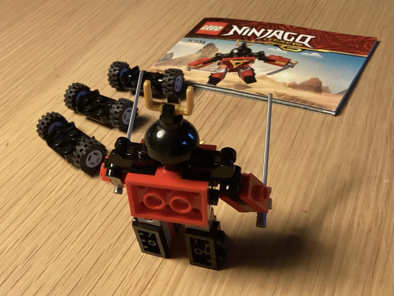 Billede 2 - Lego Ninjago nr. 30533 en figur og 3 sæt hjul