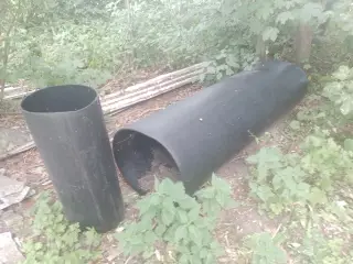 Sorte rør. Kom bare, det skal bare ud.