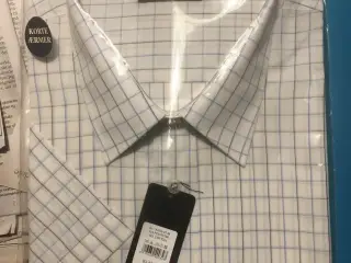Kortærmet skjorte, STOR, XXXL…… Giv bud.