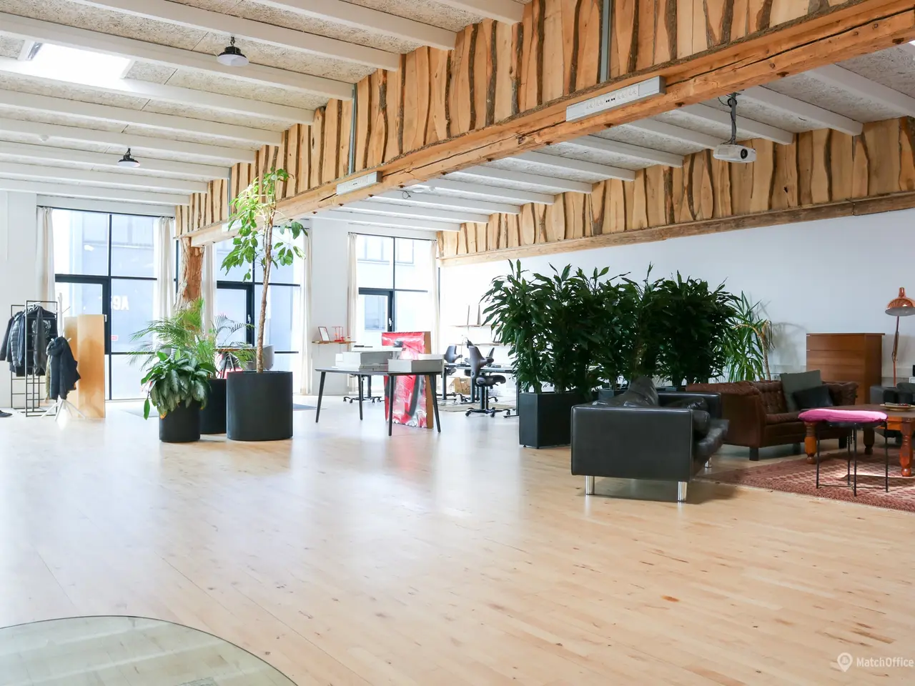 Billede 3 - Højloftet kontor med showroom