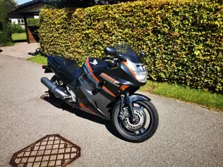 Honda CBR 1000 F med dualbrake bremser.