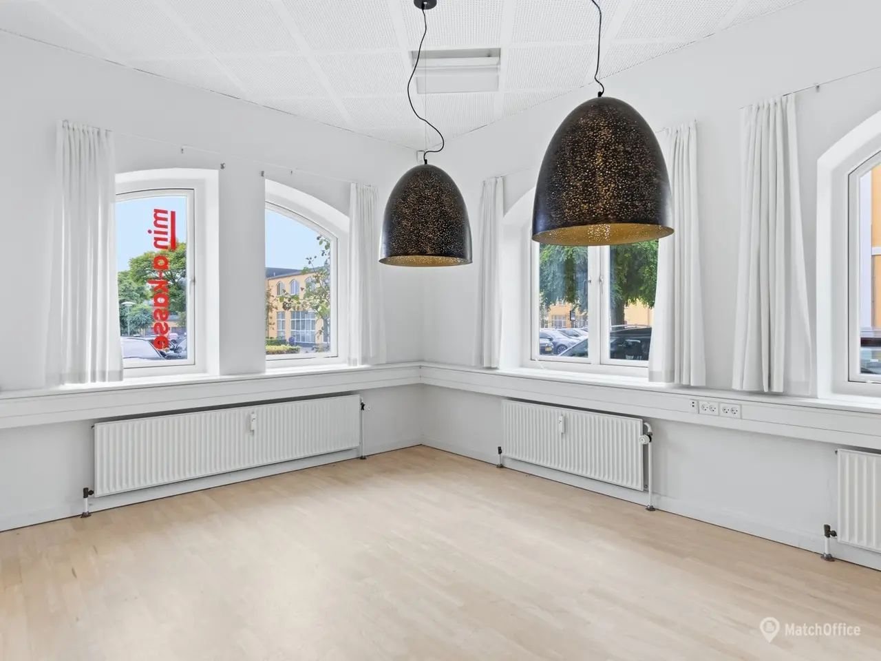 Billede 3 - Lyst kontorlejemål i stueplan