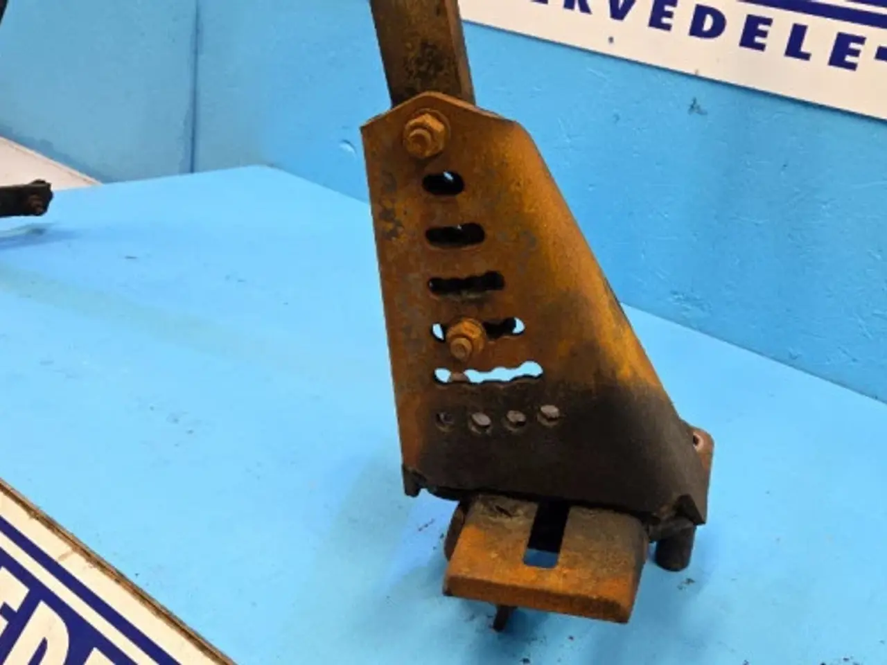 Billede 9 - Case Maxxum 150 Hjulskærm Beslag L. 47802229