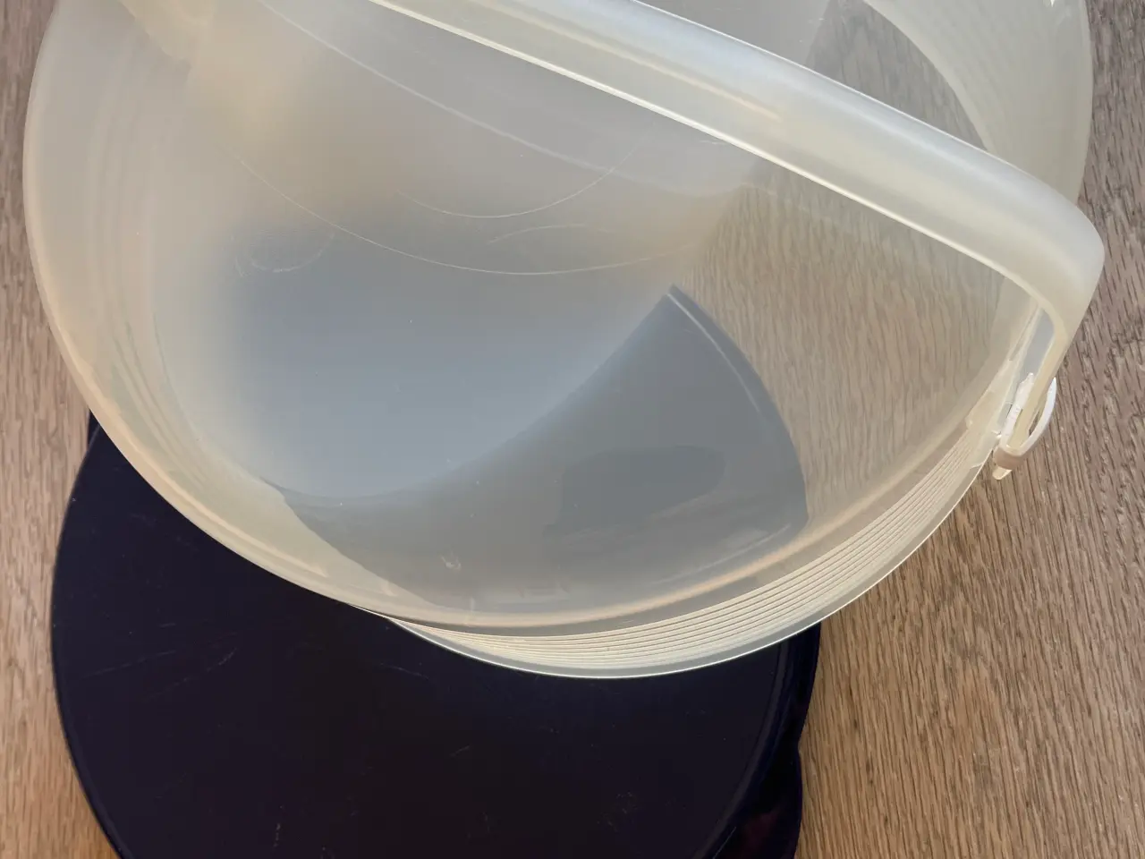 Billede 4 - Lagkageboks/fad m. låg, Tupperware. Transportabelt